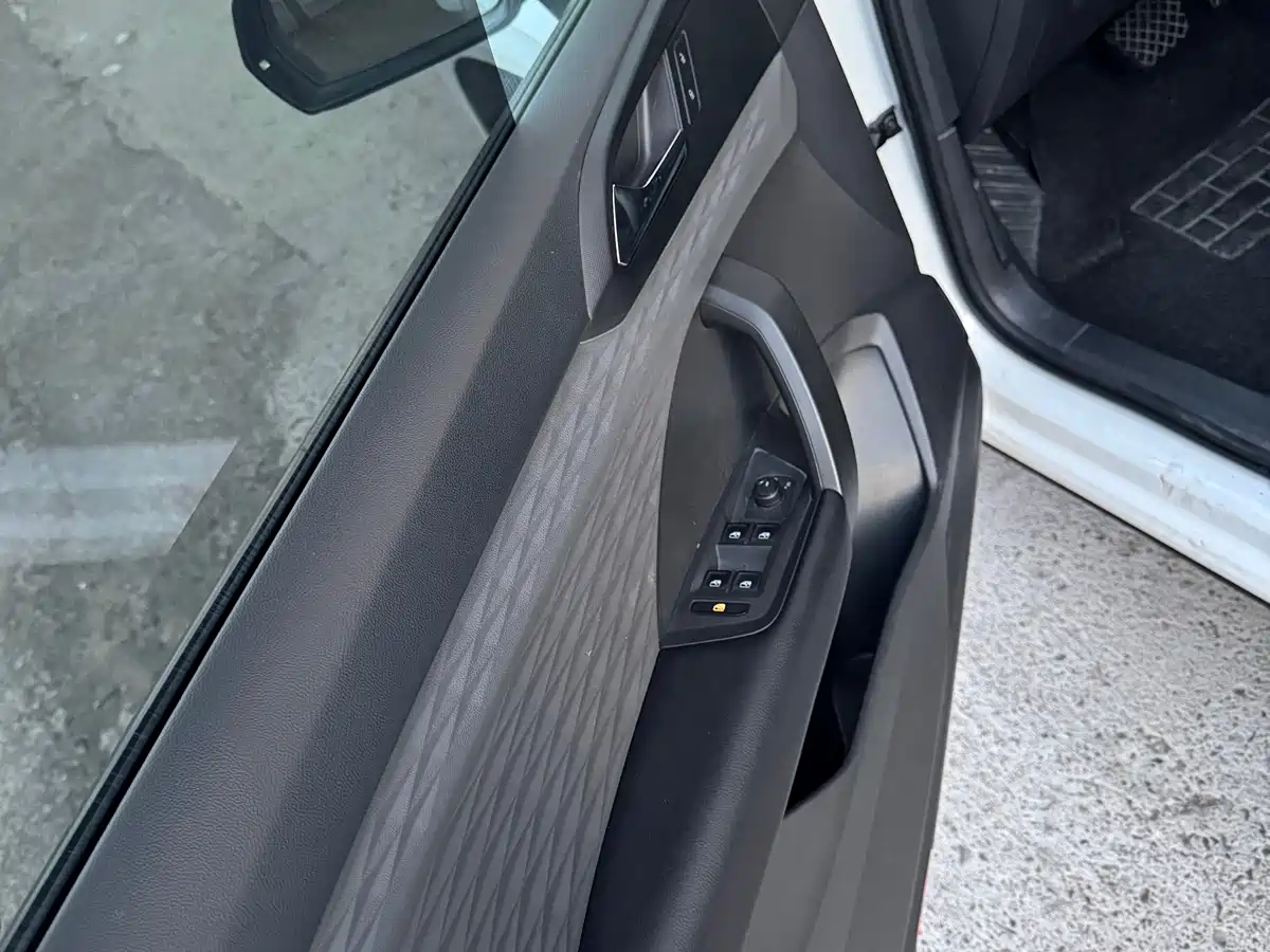 Volkswagen Tharu 2022 280TSI FWD Luxury Edition фото 5