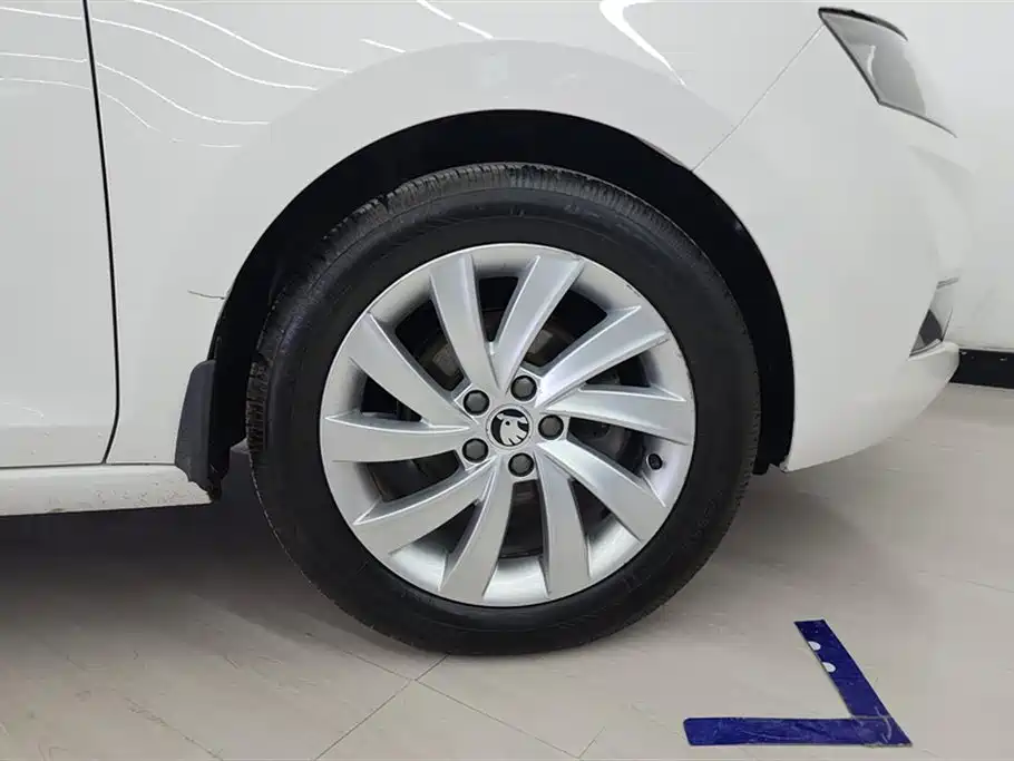 Škoda Rapid 2018 1.6L Manual Comfort Edition фото 6