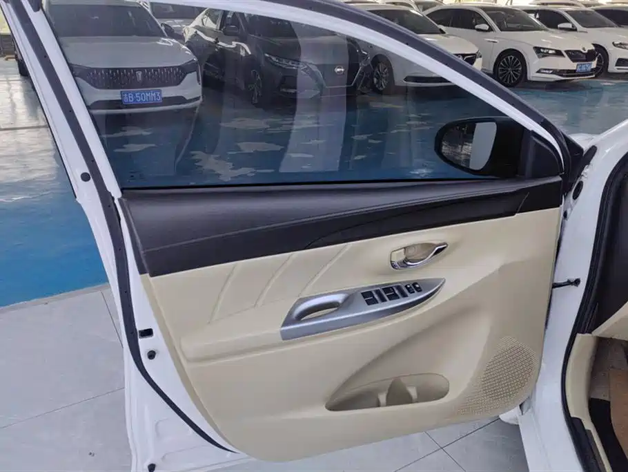 Toyota YARiS L Zhi Xuan 2015 1.5E Auto Charming Edition фото 7