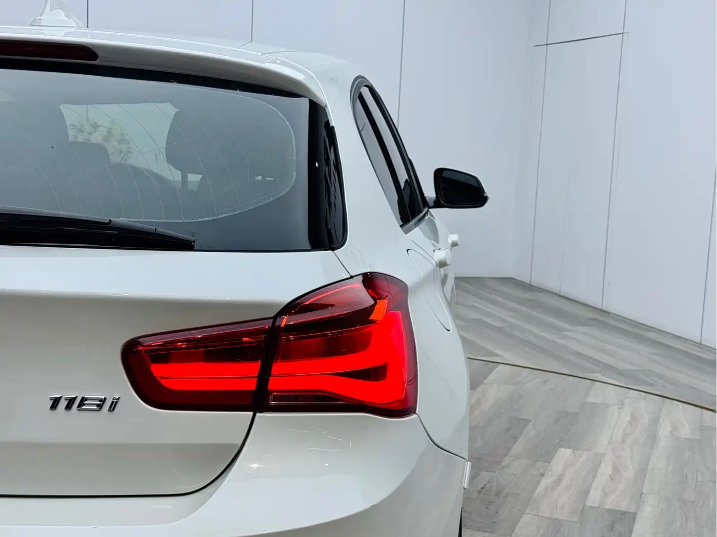 BMW 1 Series (Import) 2018 118i Leading фото 22