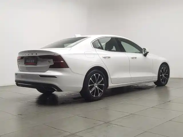 Volvo S60 2021 T4 Smart Elite Luxury — фото 2