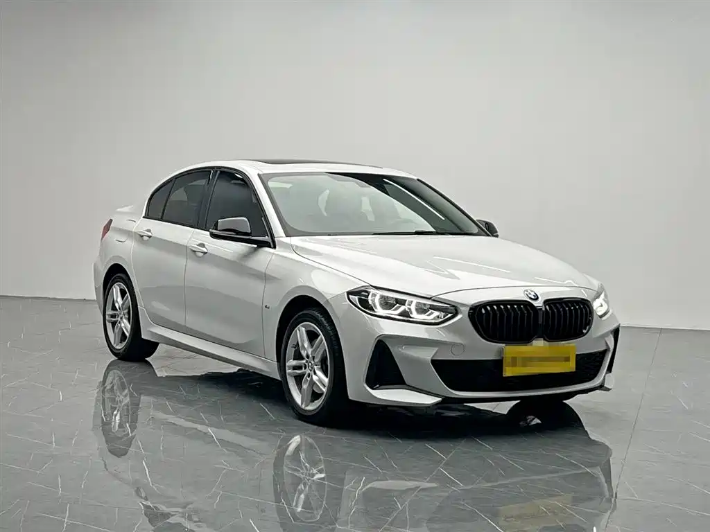 BMW 1 Series 2021 120i M Sport Shadow Edition фото 8