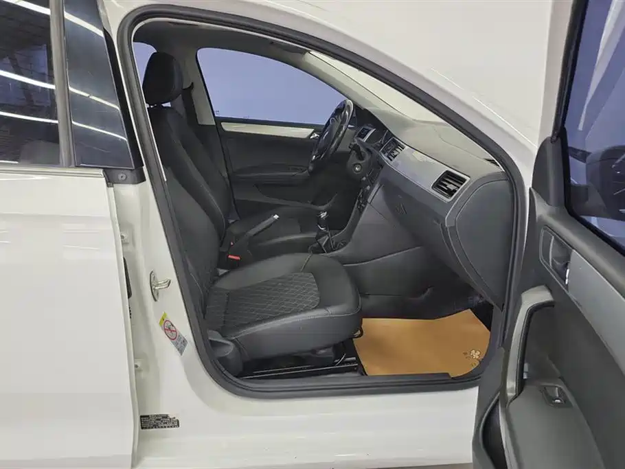 Škoda Rapid 2018 1.6L Manual Comfort Edition фото 8