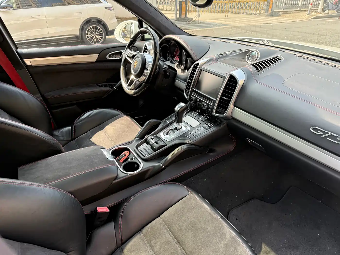 Фото 11 - Porsche Cayenne