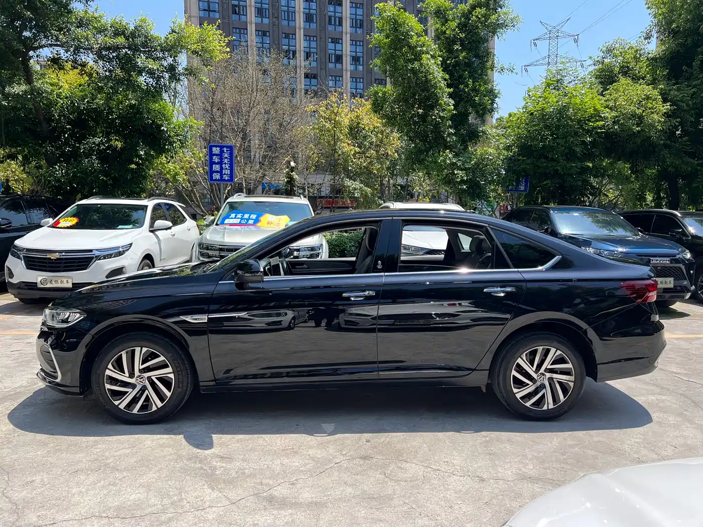 Volkswagen Lavida 2023 1.5L Auto Five Million Edition фото 6