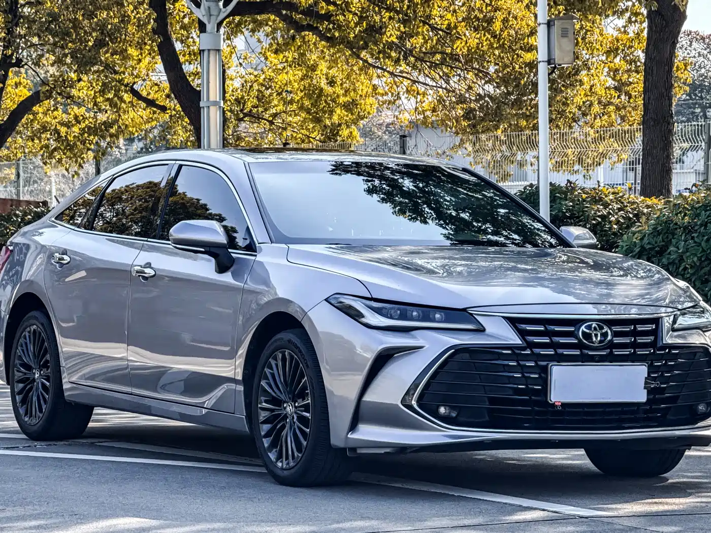 Toyota Avalon 2022 2.0L XLE Premium фото 3