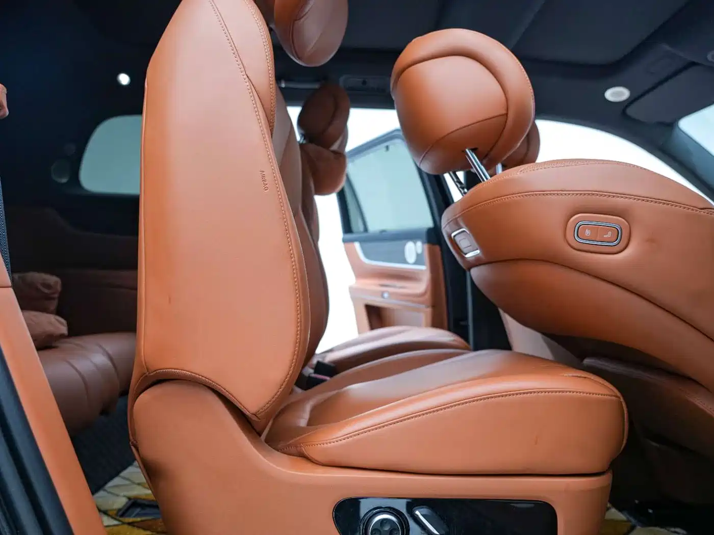 AITO Wenjie AITO M9 2024 Range Extender Max Edition 42kWh 6-seater фото 25