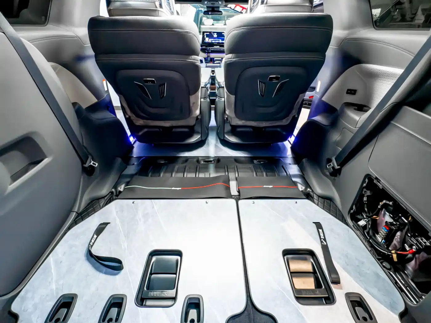Toyota Granvia 2024 2.5L Hybrid Comfort фото 18
