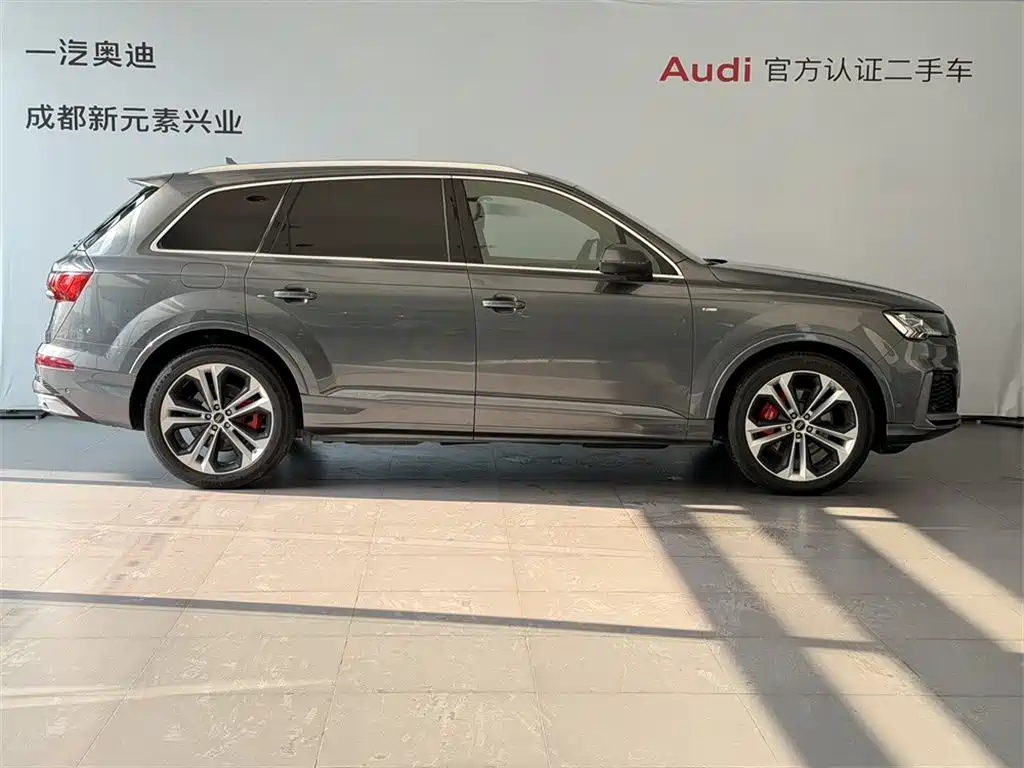 Photo 3 - Audi Q7