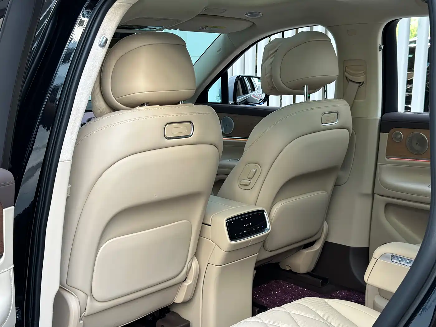 AITO Wenjie AITO M9 2024 Extended Range Ultra 42kWh 6-Seater фото 15