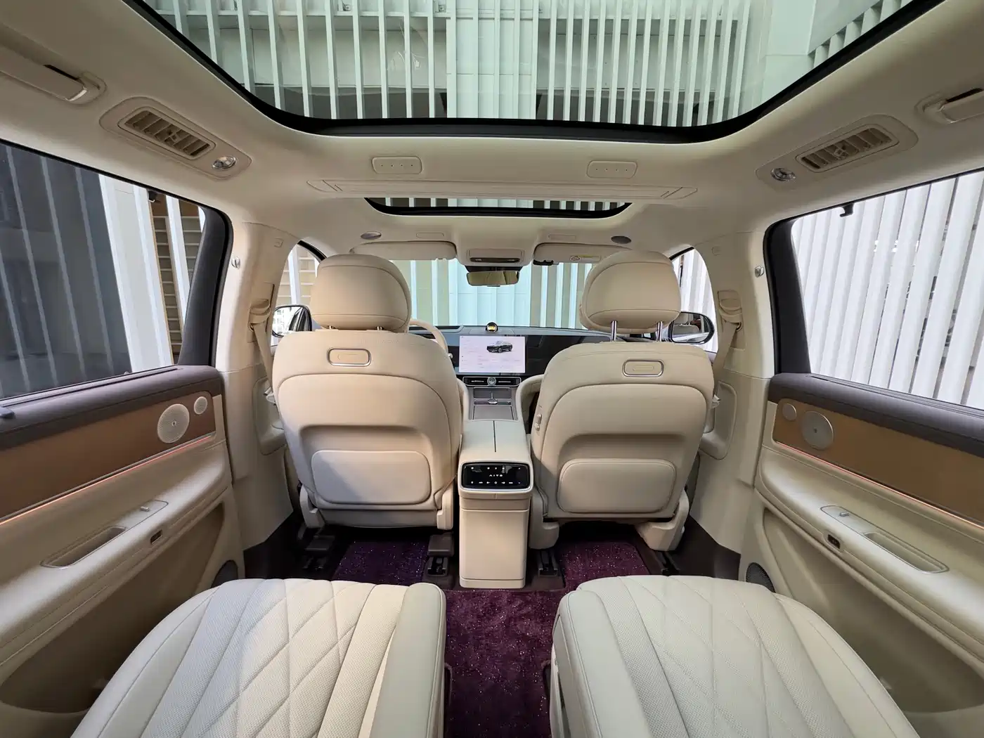 AITO Wenjie AITO M9 2024 Extended Range Ultra 42kWh 6-Seater фото 19