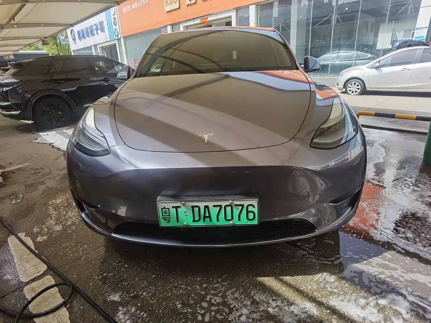 TESLA MODEL Y