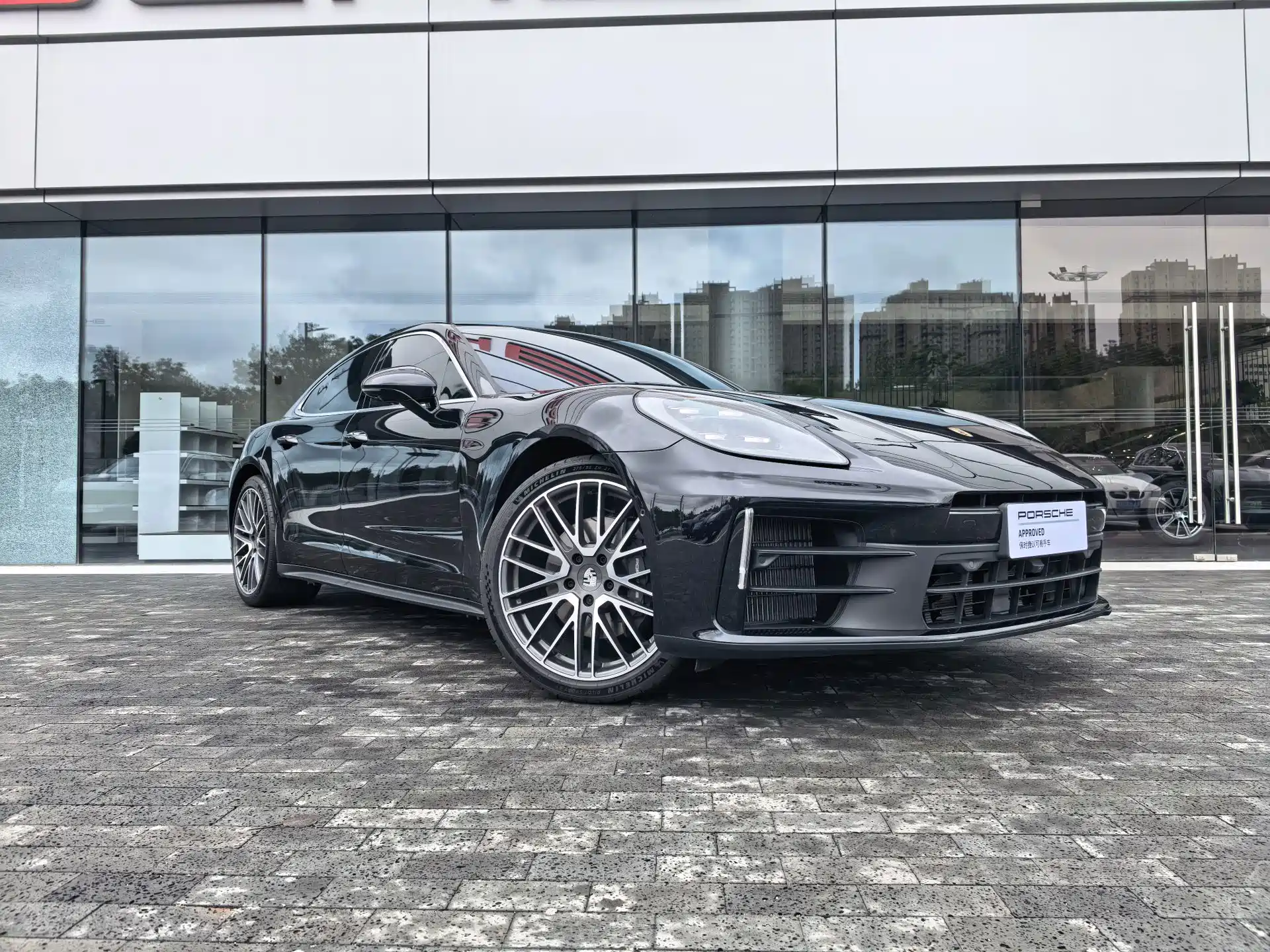 صورة 1 - Porsche Panamera