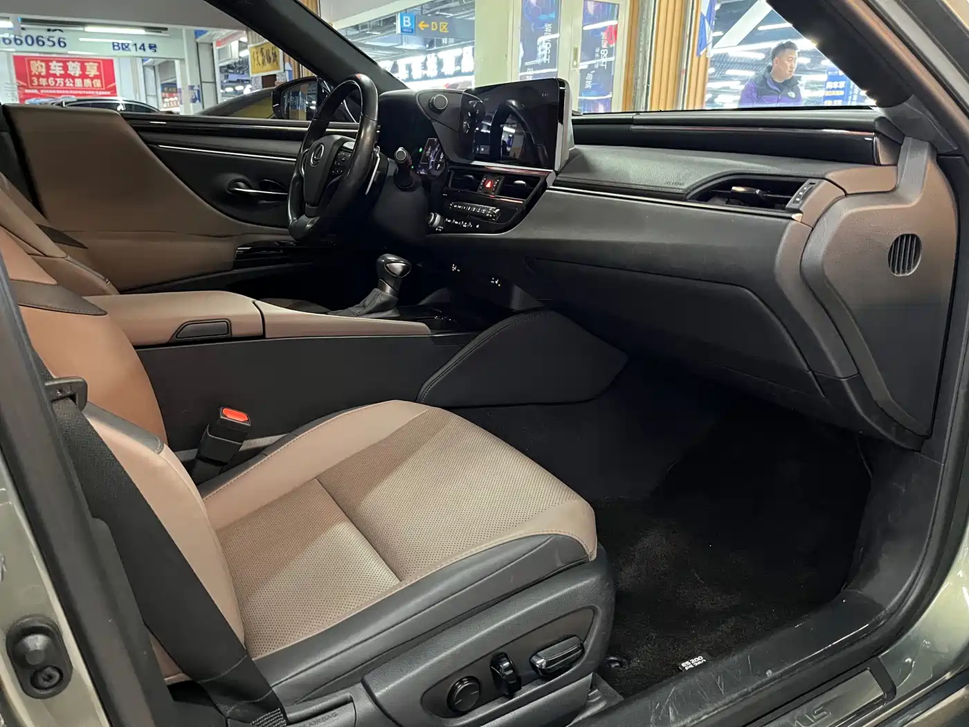 Lexus ES 2023 200 Excellence Edition фото 13