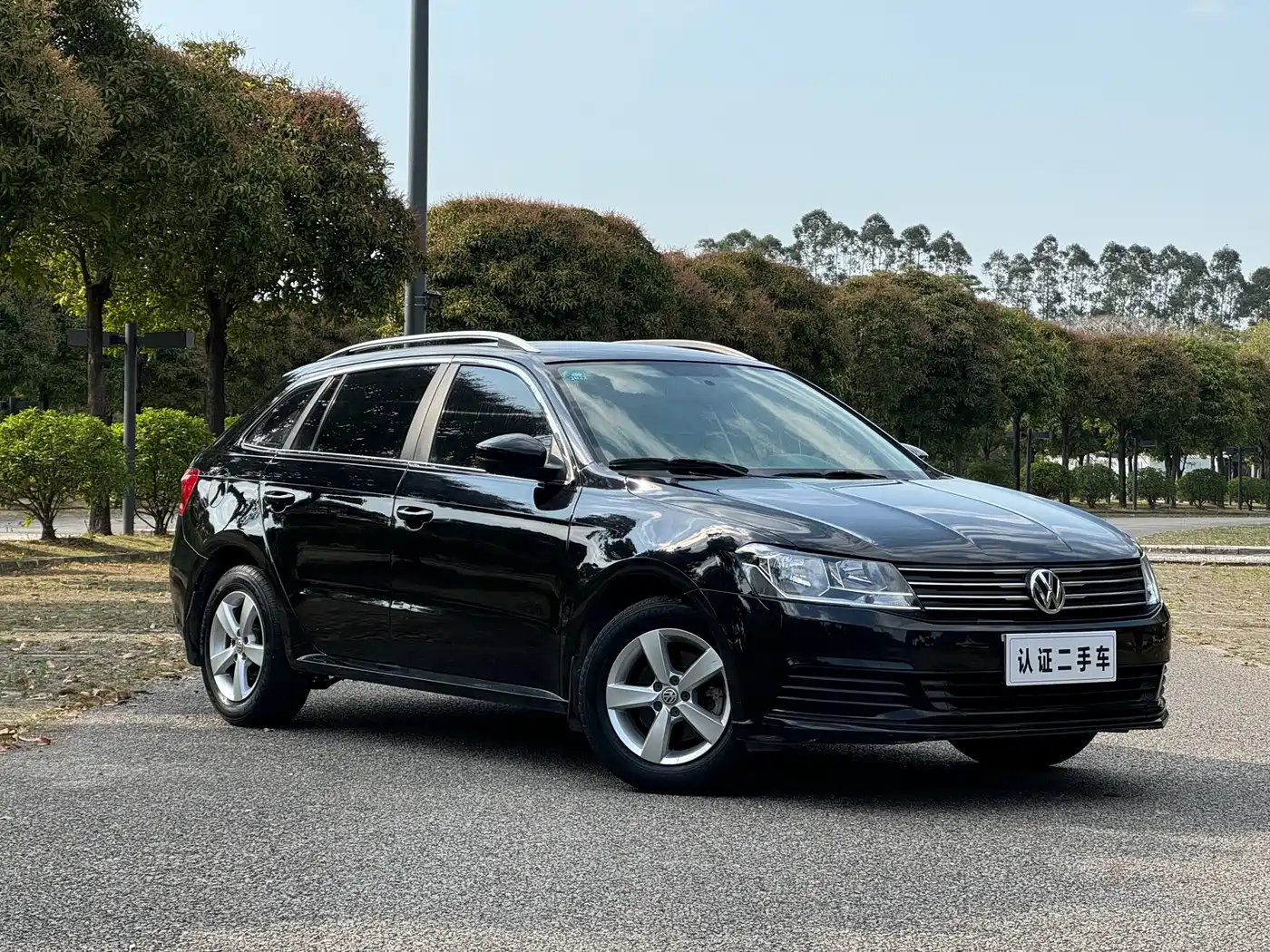 Volkswagen Lavida Tour 2015 1.6L Automatic Trend Edition фото 3