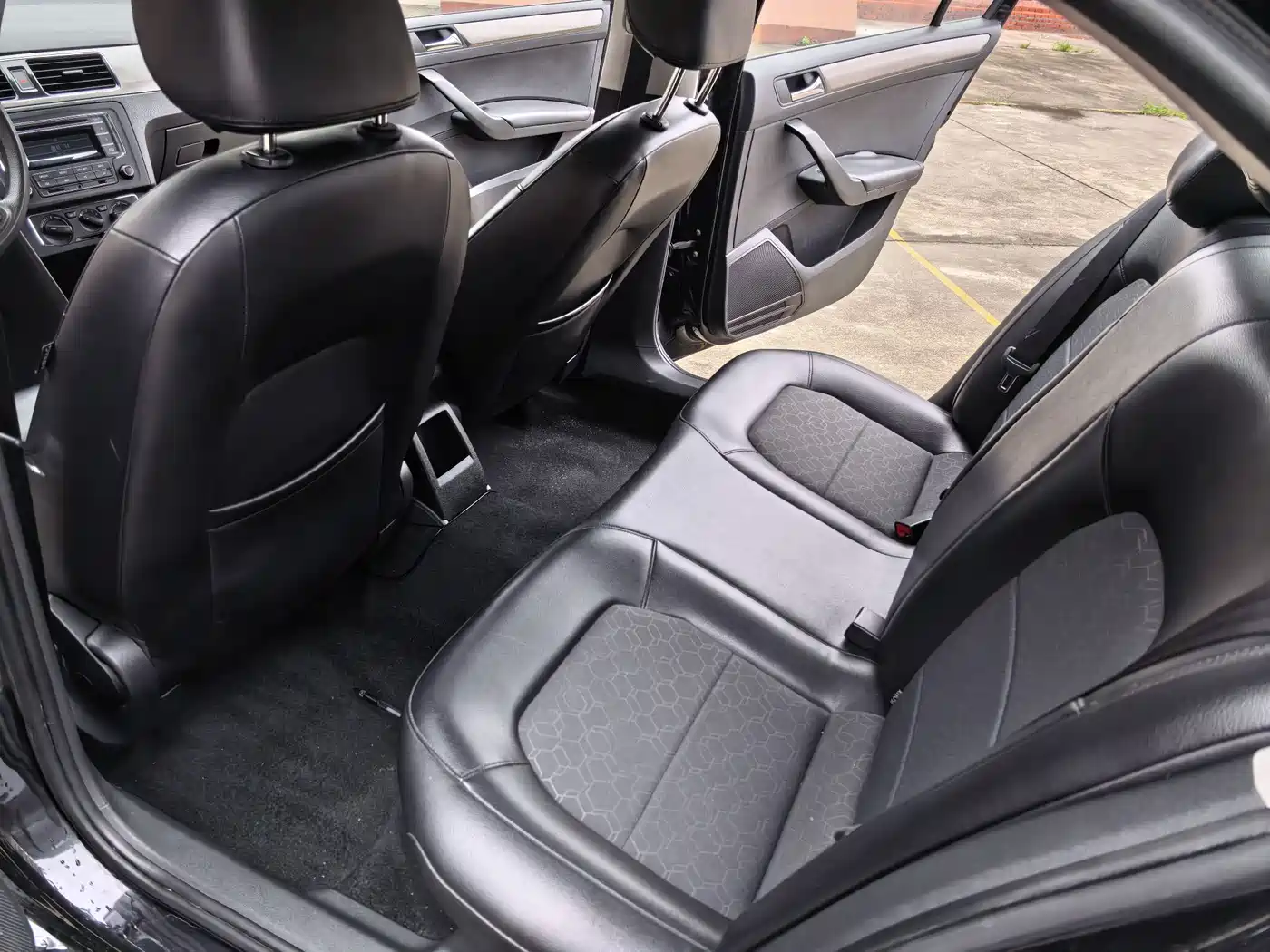 Volkswagen Santana 2013 1.6L Automatic Comfort Edition фото 11