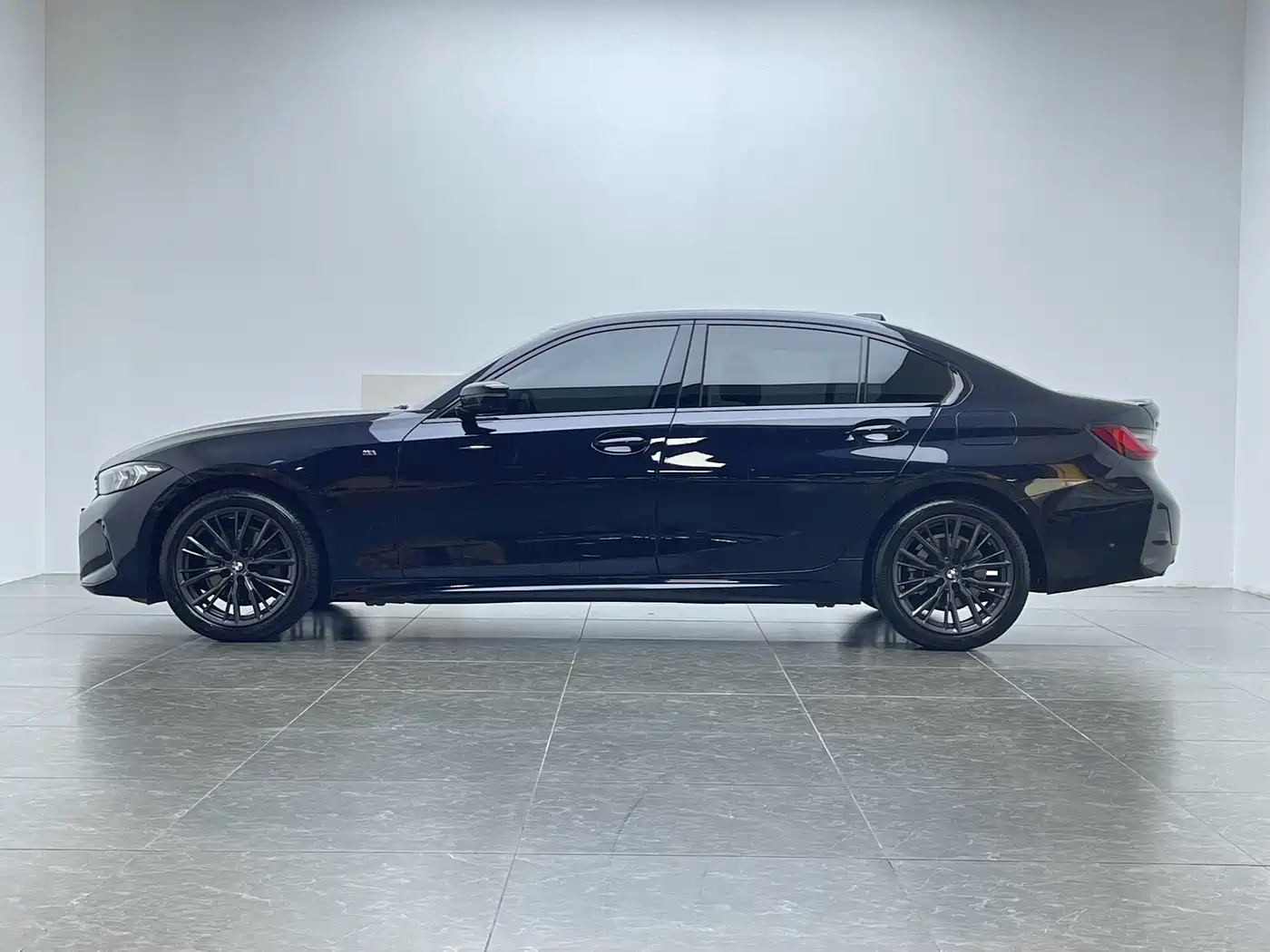 BMW 3 Series 2023 325Li M Sport Black Night Package фото 5
