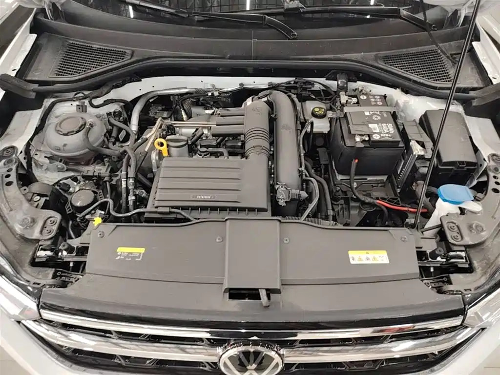VOLKSWAGEN T-ROC EXPLORING SONGS
