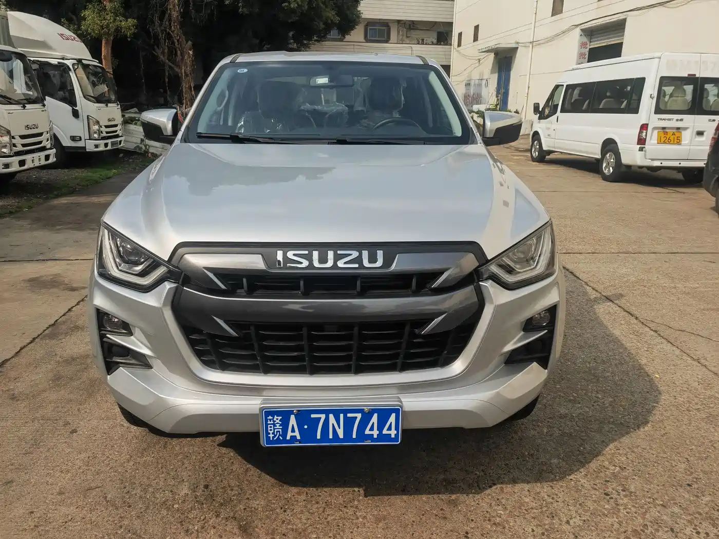 Isuzu Lingtuo 2026 2023 2.5T Automatic 2WD Diesel Navigation Long Chassis