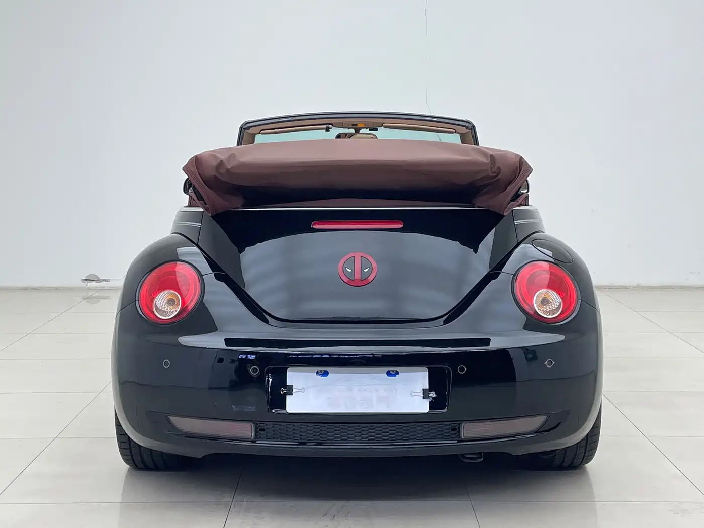 Volkswagen Beetle 2006 Model 2.0 Convertible Luxury Edition фото 14