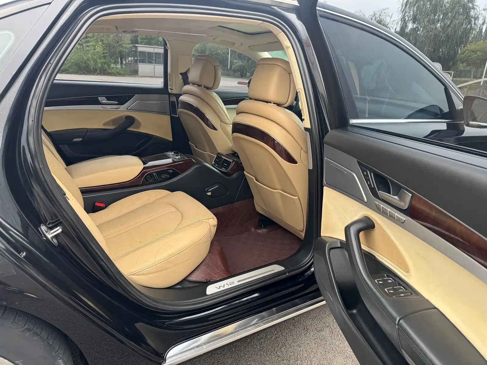 Photo 11 - Audi A8