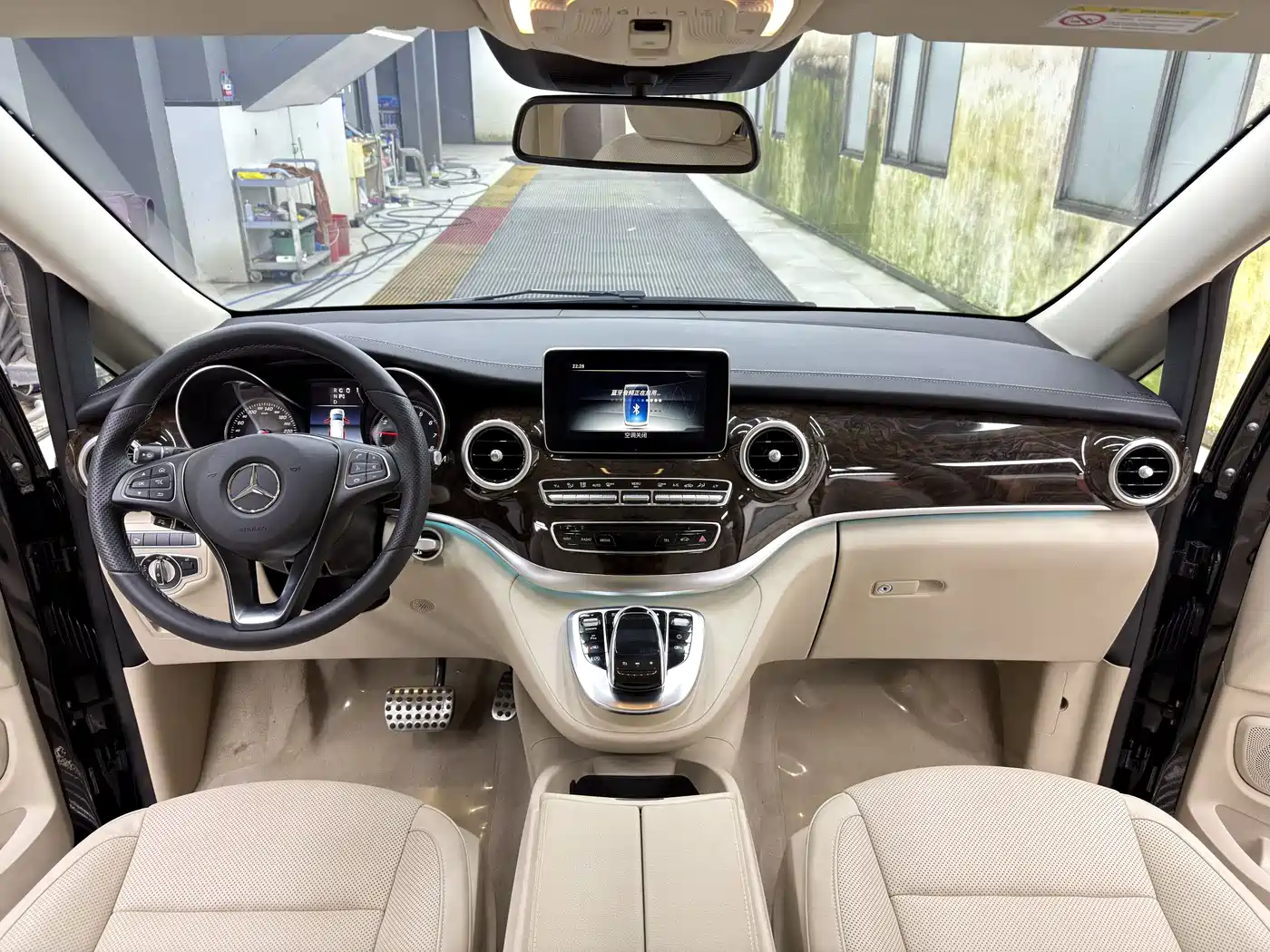Mercedes-Benz V-Class 2018 V 260 L Premium Long Wheelbase Edition China VI фото 13