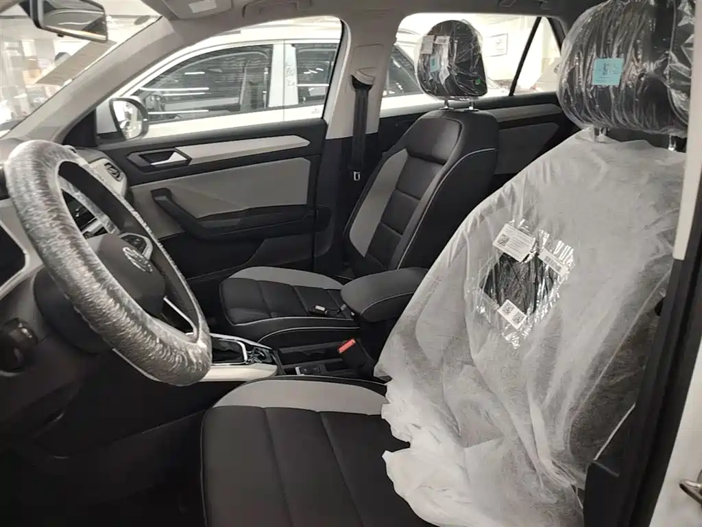 VOLKSWAGEN T-ROC EXPLORING SONGS