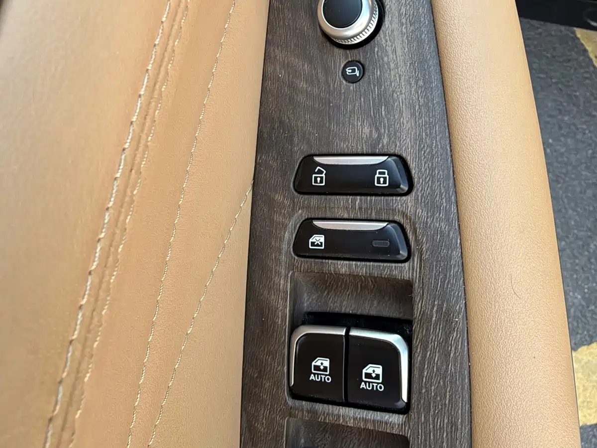 Landian E5 2024 2024 Glory Edition 100KM Premium Type 7-Seater