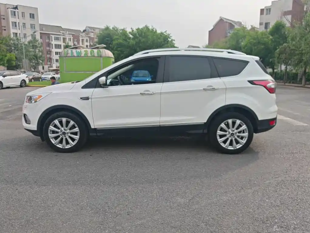 Фото 2 - Ford Kuga