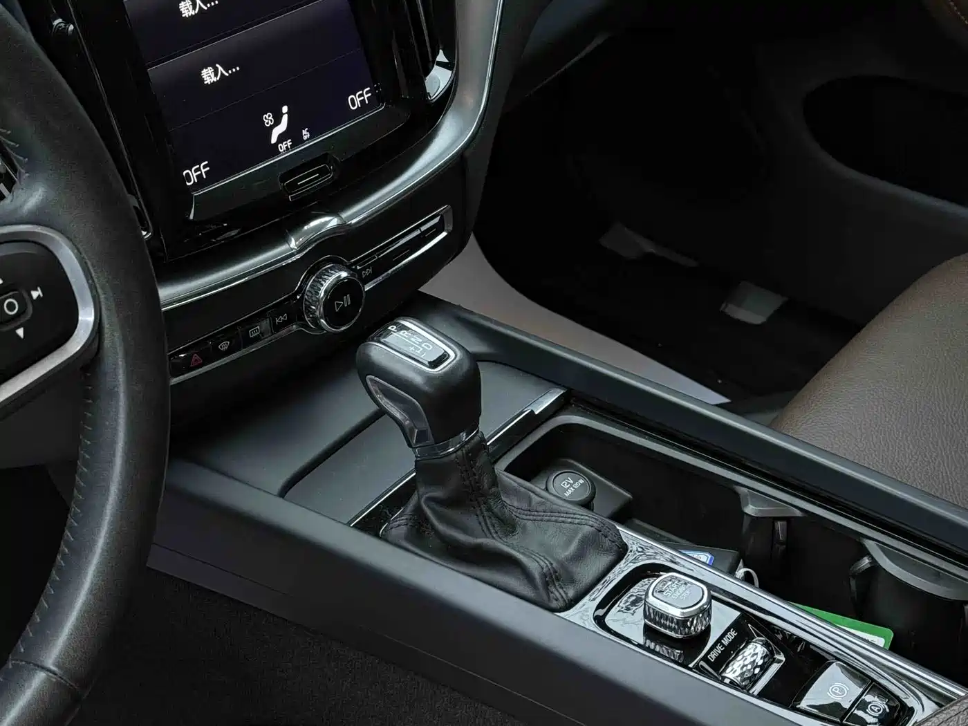 Volvo XC60 2018 T5 AWD Momentum Edition фото 10