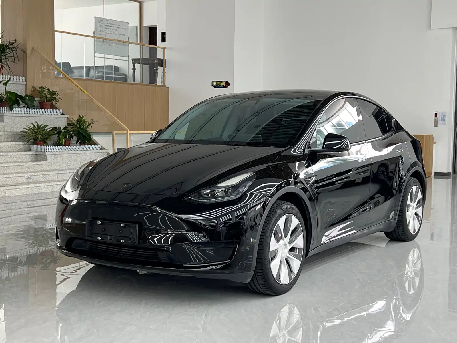 صورة 1 - Tesla Model Y