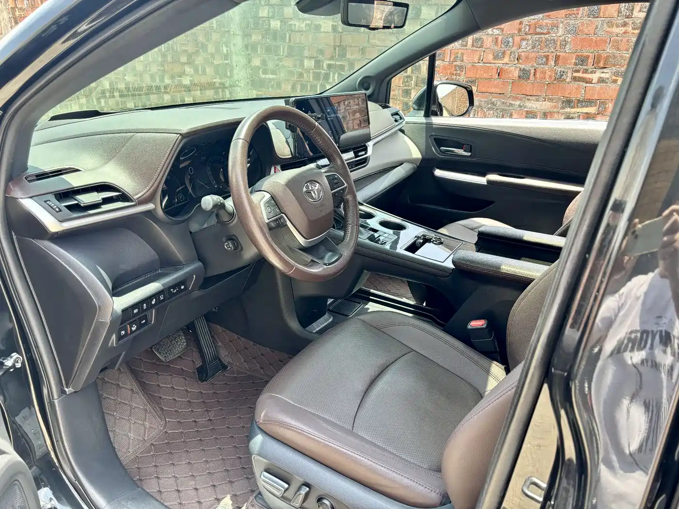 Toyota Granvia 2023 2.5L Hybrid Flagship VIP Edition фото 8