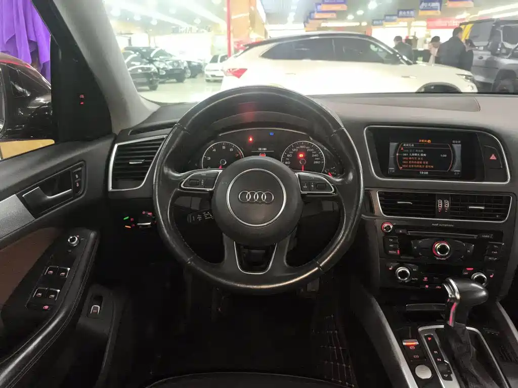 Audi Q5 2018 2017 Plus 40 TFSI Technology