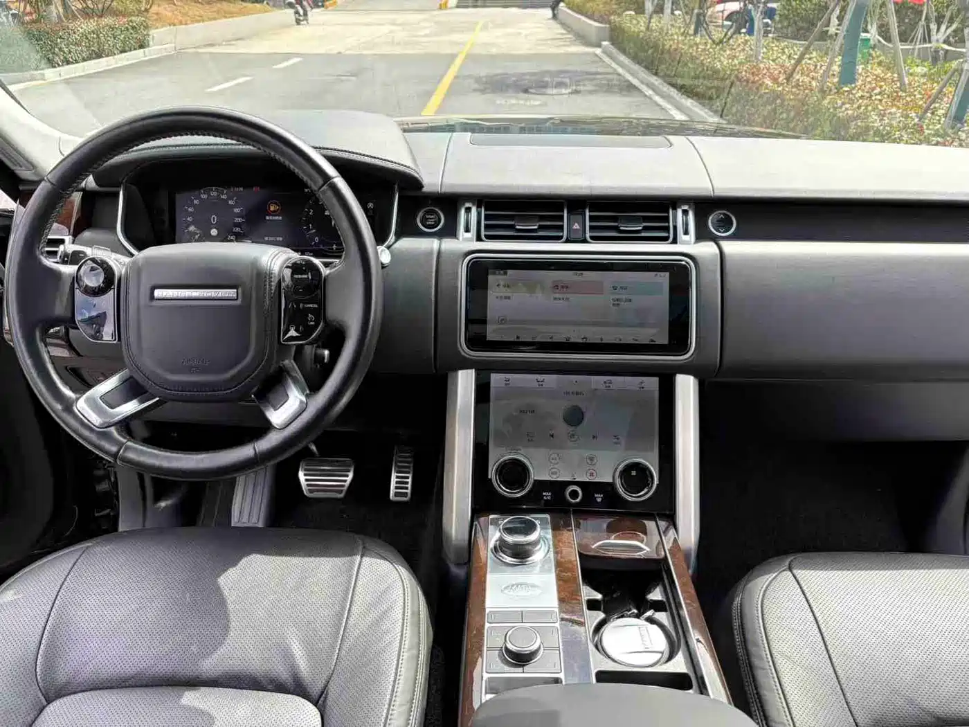 Land Rover Range Rover 2021 3.0 L6 Heritage Edition фото 18
