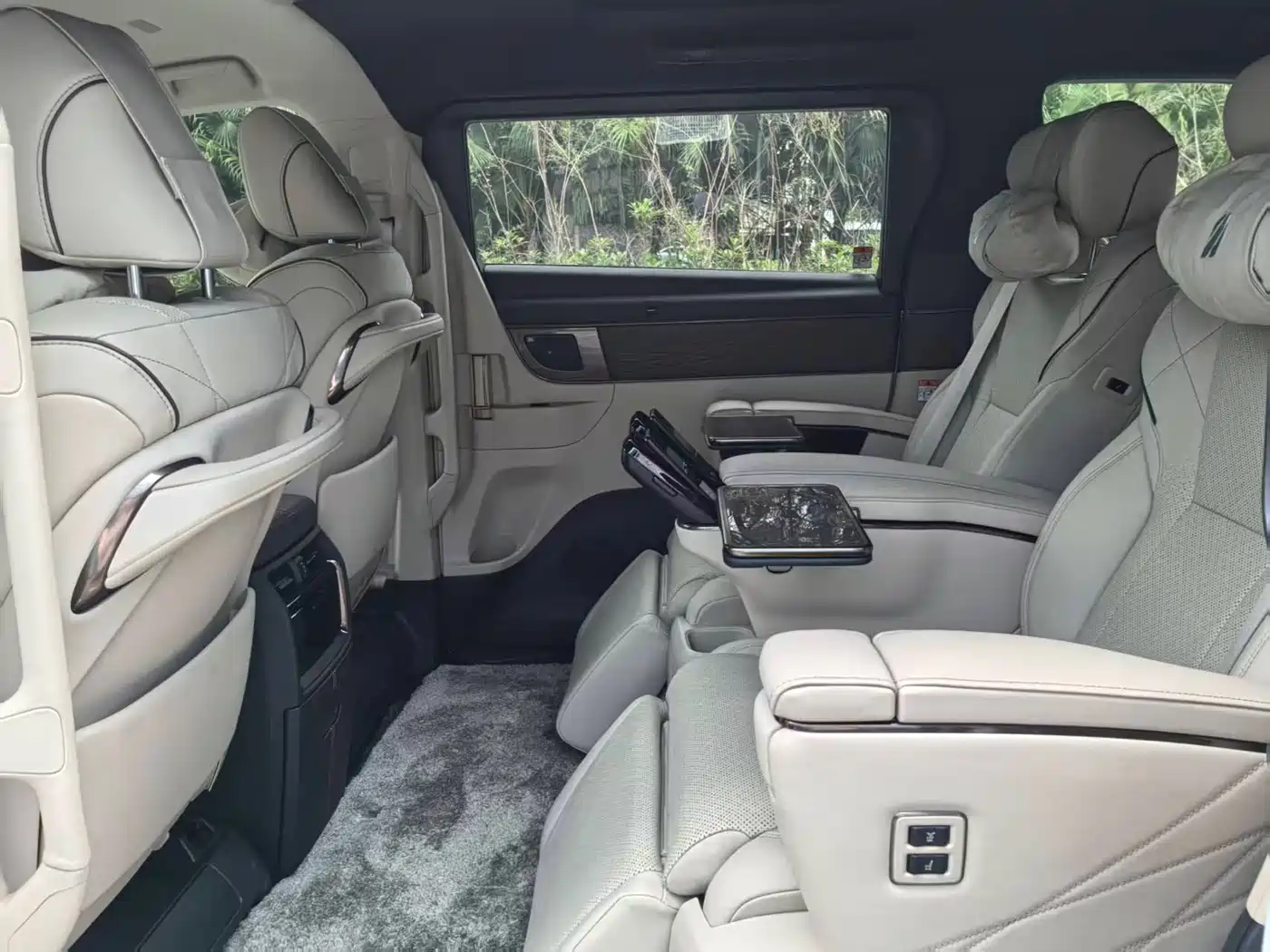 Toyota Alphard 2024 Hybrid 2.5L Ultimate Enjoyment Edition фото 12