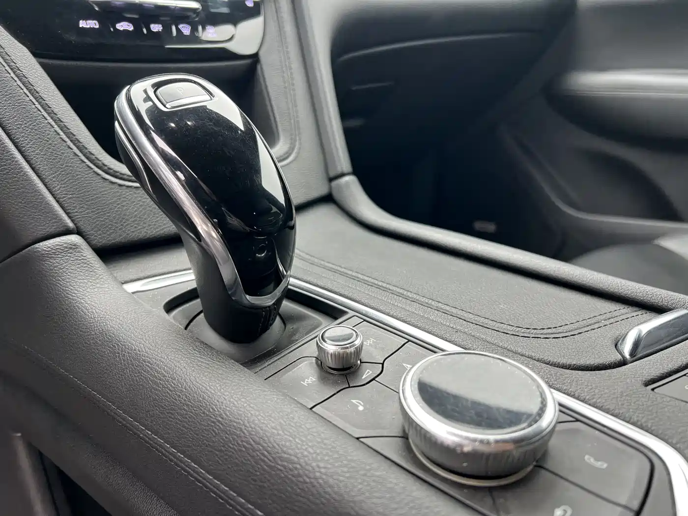 Cadillac XT5 2018 28T 4WD Luxury фото 11