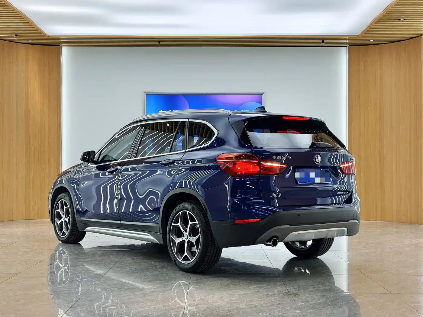 BMW X1 2019 sDrive18Li Premium Model фото 5
