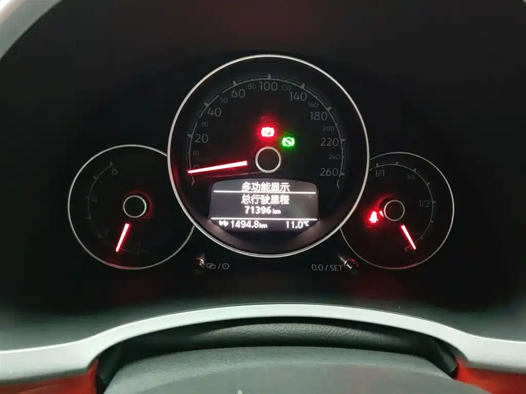 Volkswagen Beetle 2017 180TSI Style фото 12