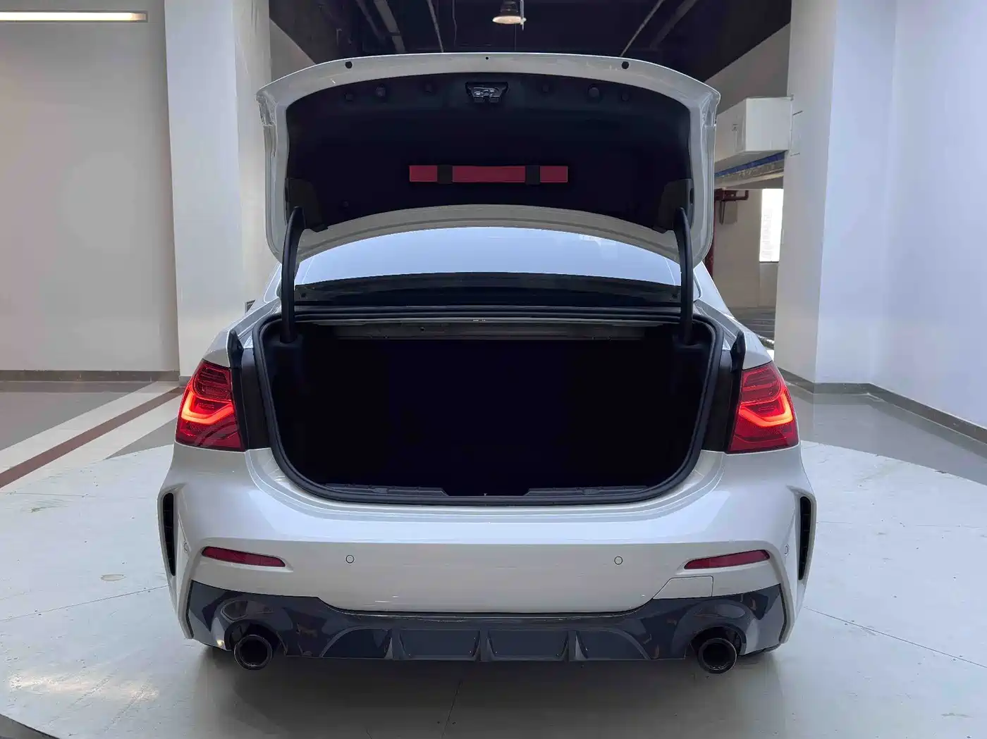 BMW 1 Series 2021 120i M Sport Shadow Edition фото 18