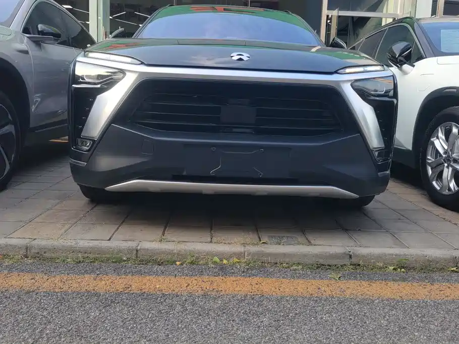 Фото 2 - NIO ES8