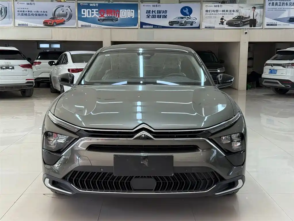 Citroën Versailles C5 X 2026 2024 1.6T Momentum Extraordinary