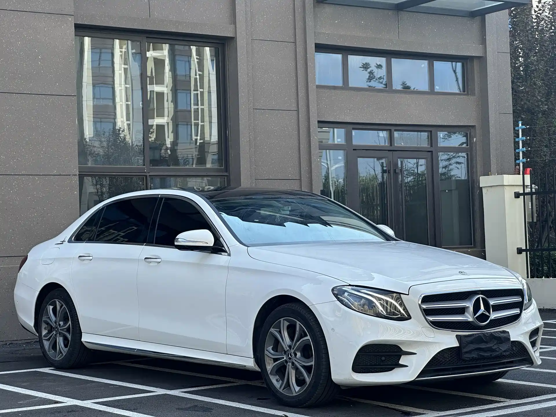 Photo 1 - Mercedes-Benz E-Class