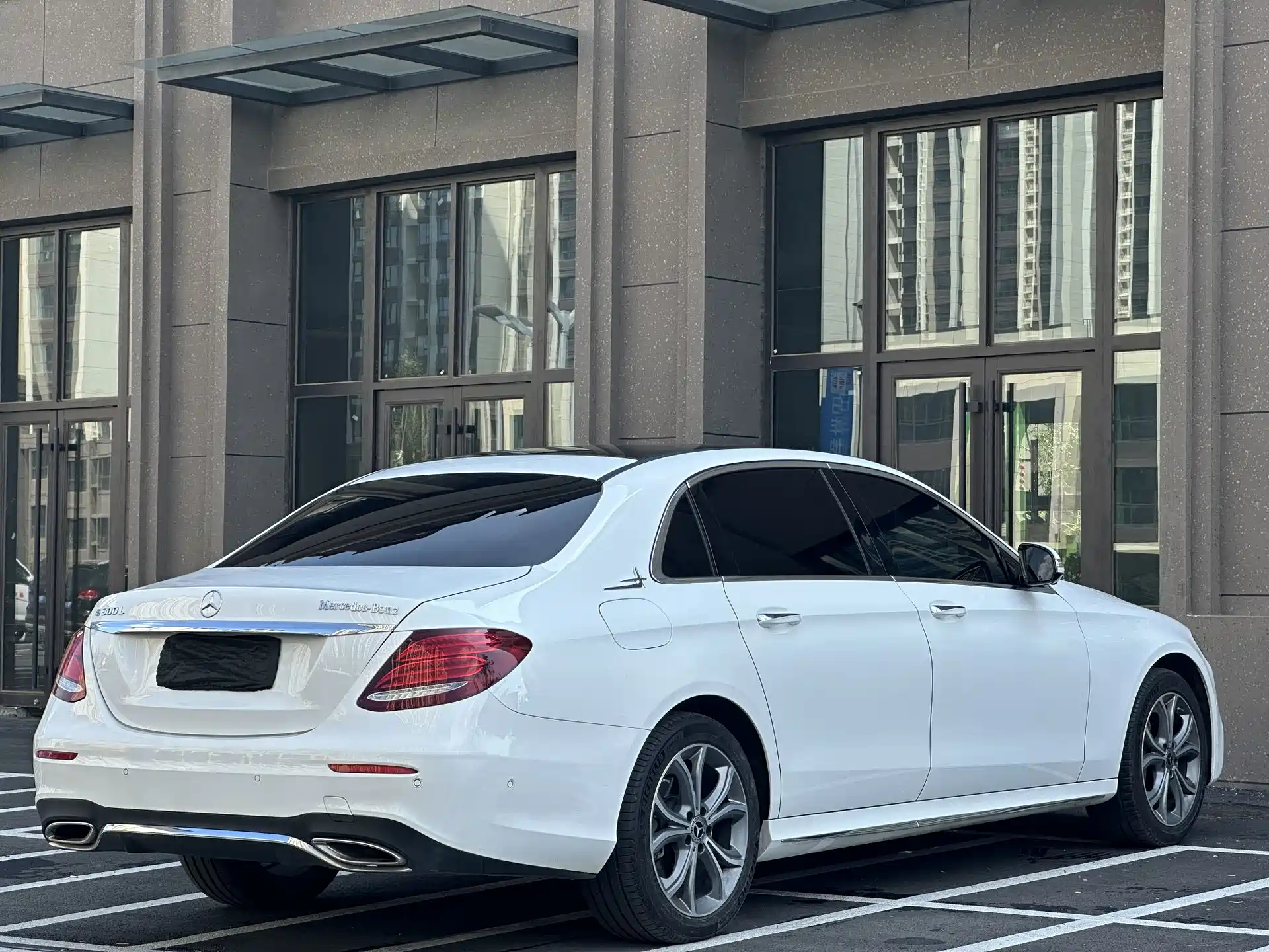 Photo 9 - Mercedes-Benz E-Class