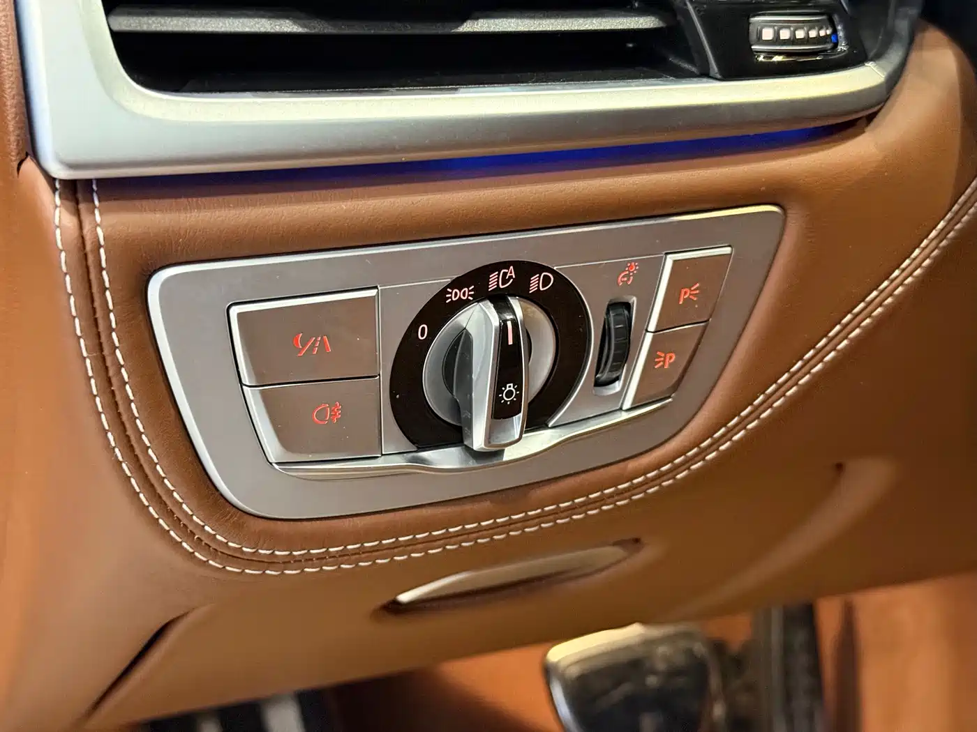 BMW 7 Series 2018 M760Li xDrive фото 15
