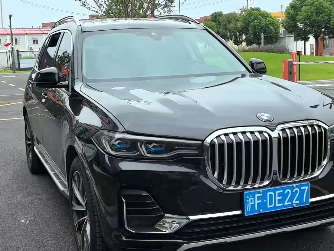 Photo 2 - BMW X7