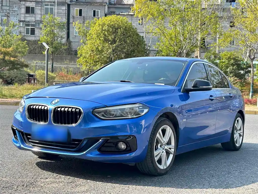 BMW 1 Series 2017 118i Sport фото 2