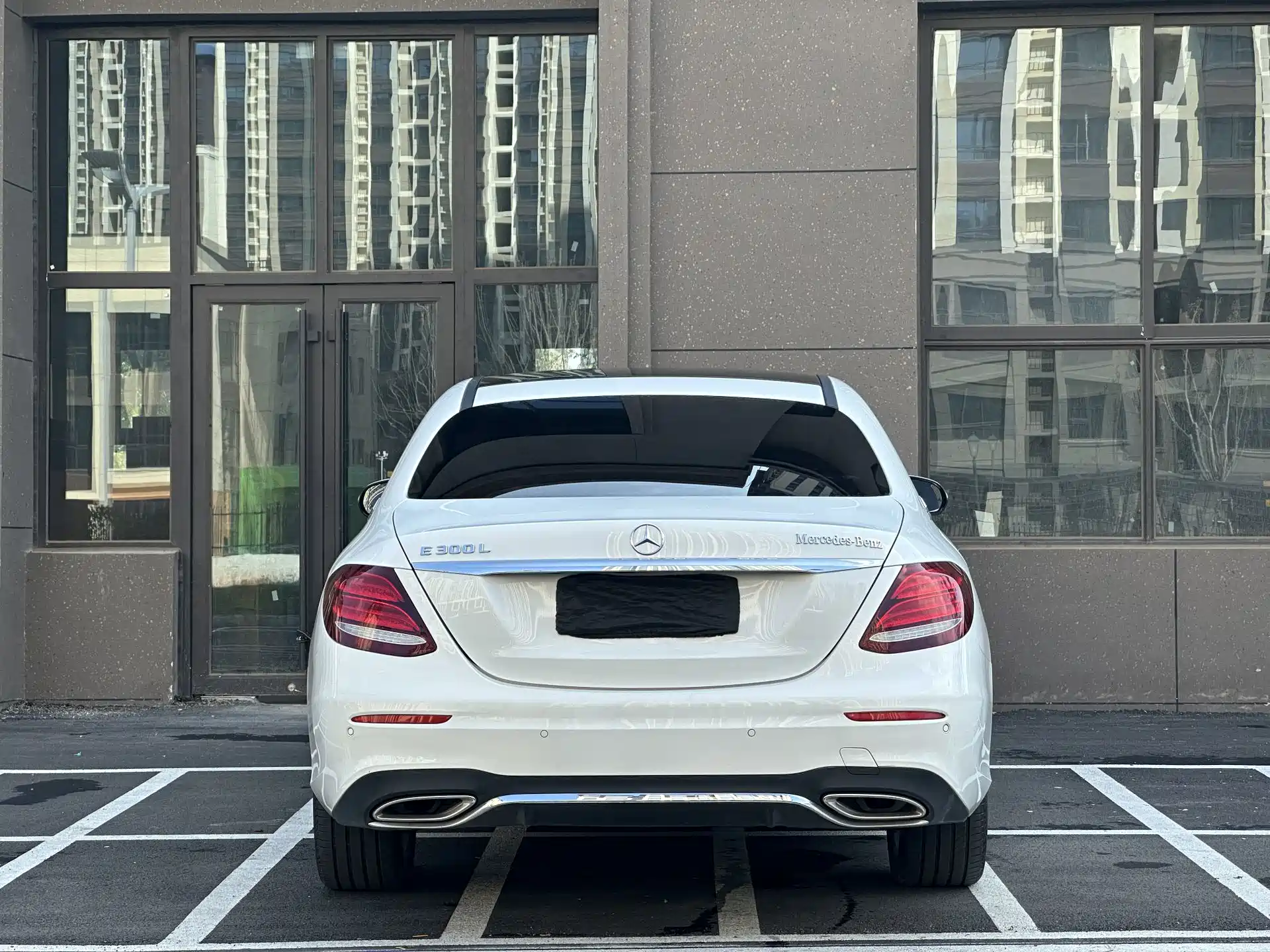Photo 8 - Mercedes-Benz E-Class