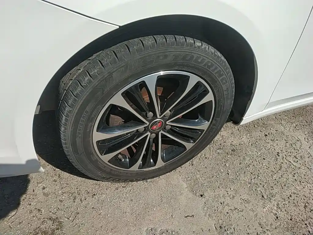 Фото 25 - Roewe i6