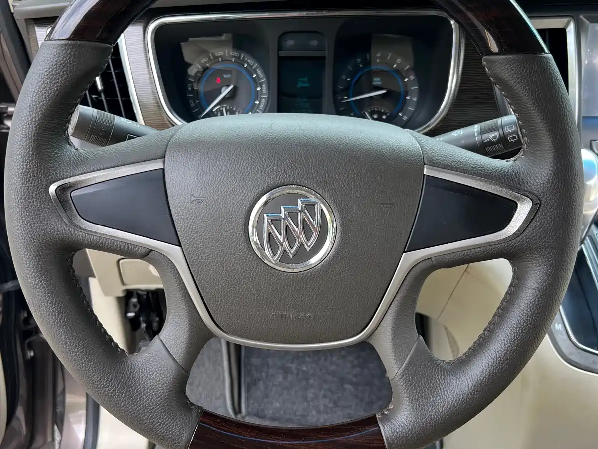 Buick GL8 2013 2.4L LT Luxury Business Executive Edition фото 10