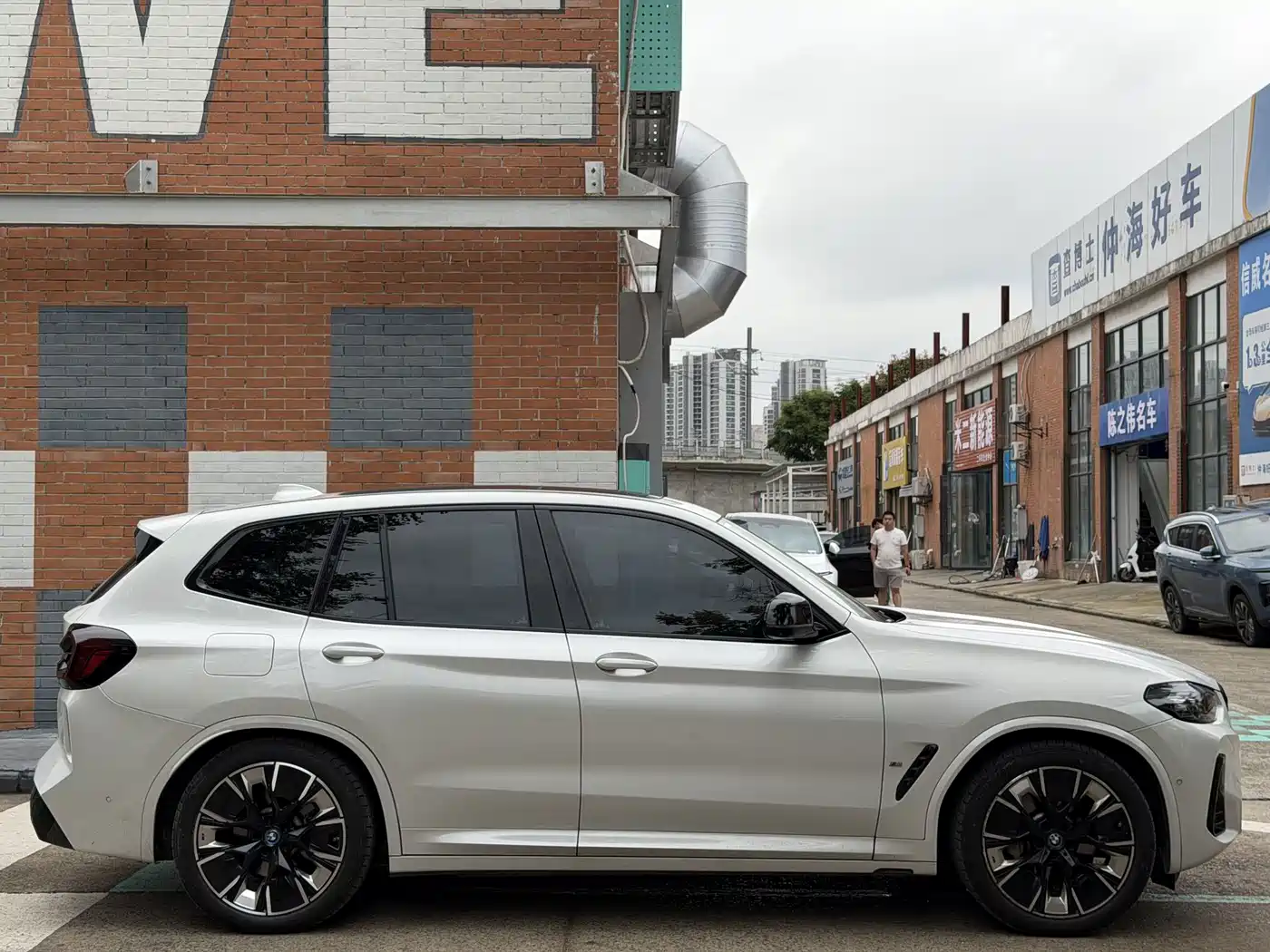 Photo 7 - BMW iX3